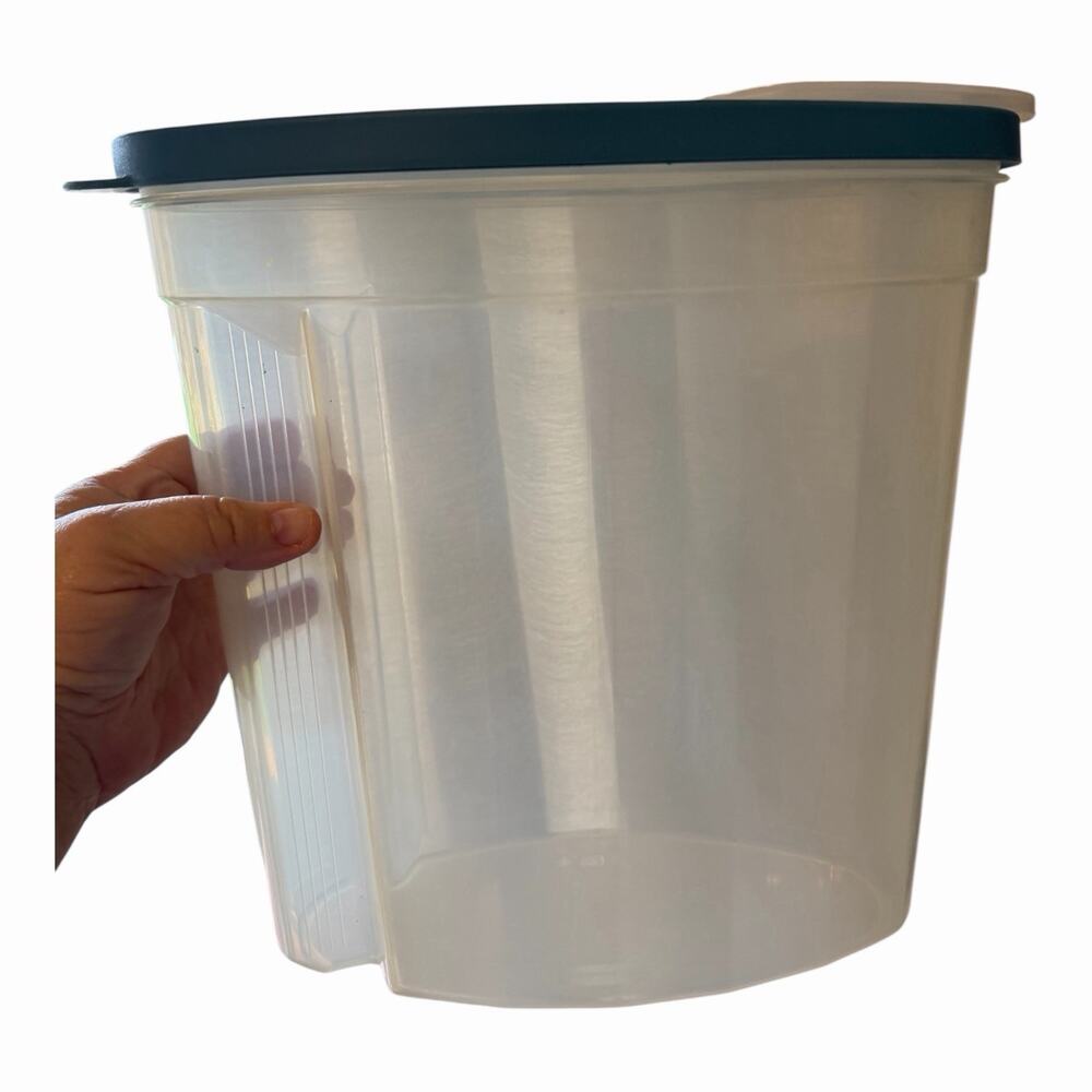 RUBBERMAID 1.5 Gallon Flex & Seal Cereal Food Storage Container #556 W/ Pour Lid
